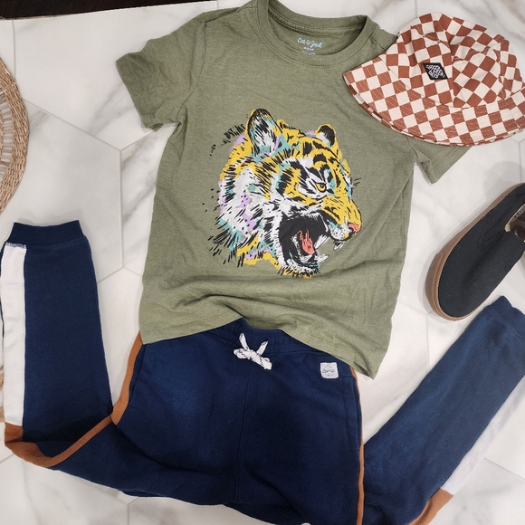 [CAT & JACK] boys Medium 8-10 cutest green shirt sleeve t-shirt w/  TIGER🐅 🐯 - Picture 7 of 16